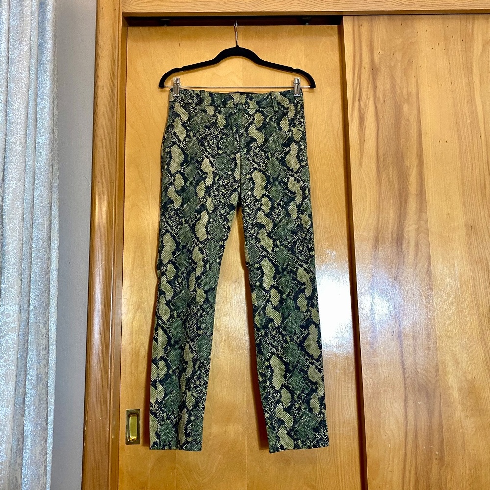 Women’s H&M Dark Green Snakeskin-Patterned Tapered Ankle Pant 6